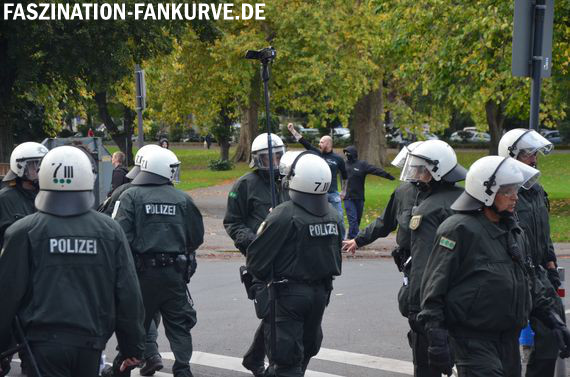 In Mecklenburg Vorpommern sollen Polizeibeamte bald identifizierbar sein. Bild. Faszination Fankurve