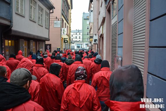 Kölner Fans gestern in Alt-Sachsenhausen.<br />Bild: WH96.de”><figcaption>Kölner Fans gestern in Alt-Sachsenhausen.<br />Bild: WH96.de</figcaption></figure>
<figure><img decoding=