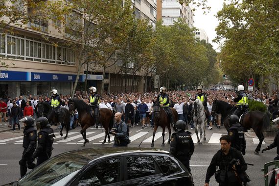 Legia Fans gerieten in Madrid mit der spanischen Polizei aneinander.<br />Bild: legionisci.com“><figcaption>Legia Fans gerieten in Madrid mit der spanischen Polizei aneinander.<br />Bild: legionisci.com</figcaption></figure>
            </div>

                    </article>

                <section class=