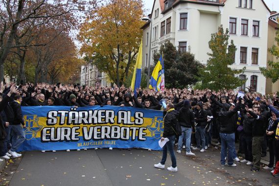 Die Demo der Eintracht Braunschweig Fans gegen Betretungsververbote. Bild: Braunschweig1895.de