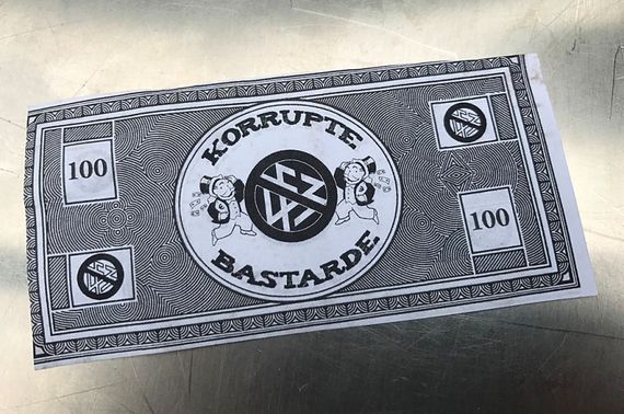 In der Frankfurter Fanszene wird der DFB in letzter Zeit regelmäßig beleidigt.<br />Bild: Eintracht-Online.net”><figcaption>In der Frankfurter Fanszene wird der DFB in letzter Zeit regelmäßig beleidigt.<br />Bild: Eintracht-Online.net</figcaption></figure>
                </div>
                
                <!-- YouTube (Meta-Feld) -->
                
            </div>
        </article>

                <script>
        (function() {
            var root = document.querySelector('.ff-single-news-gallery');
            if (!root) return;
            var slides = root.querySelectorAll('.ff-single-news-gallery-slide');
            var dots = root.querySelectorAll('.ff-single-news-gallery-dot');
            var prev = root.querySelector('.ff-single-news-gallery-prev');
            var next = root.querySelector('.ff-single-news-gallery-next');
            var n = slides.length;
            if (n < 2) return;
            var i = 0;
            function closeAllImgInfo() {
                root.querySelectorAll('.ff-fv-img-info-host.is-info-open').forEach(function(host) {
                    host.classList.remove('is-info-open');
                    var b = host.querySelector('.ff-fv-img-info-btn');
                    var p = host.querySelector('.ff-fv-img-info-panel');
                    if (b) b.setAttribute('aria-expanded', 'false');
                    if (p) p.setAttribute('aria-hidden', 'true');
                });
            }
            function show(idx) {
                closeAllImgInfo();
                i = ((idx % n) + n) % n;
                for (var s = 0; s < n; s++) {
                    if (s === i) slides[s].removeAttribute('hidden'); else slides[s].setAttribute('hidden', '');
                }
                for (var s = 0; s < dots.length; s++) {
                    dots[s].classList.toggle('is-active', s === i);
                    dots[s].setAttribute('aria-selected', s === i ? 'true' : 'false');
                }
            }
            if (prev) prev.addEventListener('click', function() { show(i - 1); });
            if (next) next.addEventListener('click', function() { show(i + 1); });
            for (var d = 0; d < dots.length; d++) {
                (function(di) { dots[di].addEventListener('click', function() { show(di); }); })(d);
            }
        })();
        </script>
        
        <!-- Kommentare -->
                <section class=