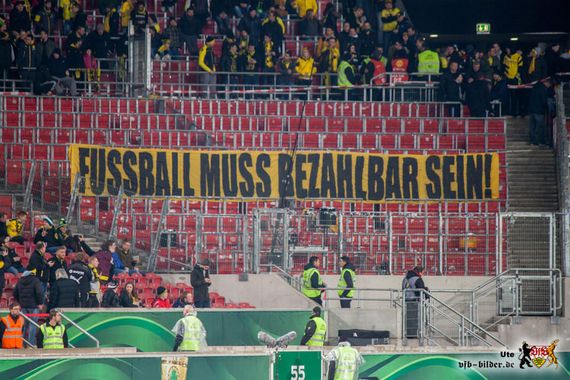 In Deutschland setzten sich zahlreiche Fans für moderate Ticketpreise ein  Bild: VfB-Bilder.de