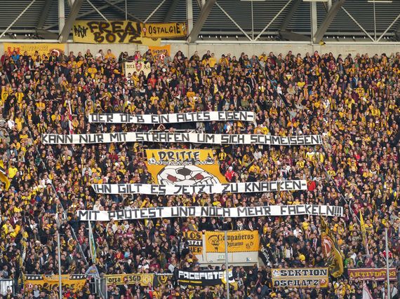 Spruchband im K-Block gegen den DFB. Bild: spvgg-fuerth.com
