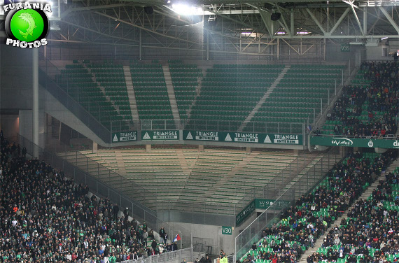 Mit Bussen anreisende Mainz 05 Fans werden im Konvoi direkt zu diesem Gästeblock gebracht.<br />Bild: furania-photos.fr“><figcaption>Mit Bussen anreisende Mainz 05 Fans werden im Konvoi direkt zu diesem Gästeblock gebracht.<br />Bild: furania-photos.fr</figcaption></figure>
            </div>

                    </article>

                <section class=
