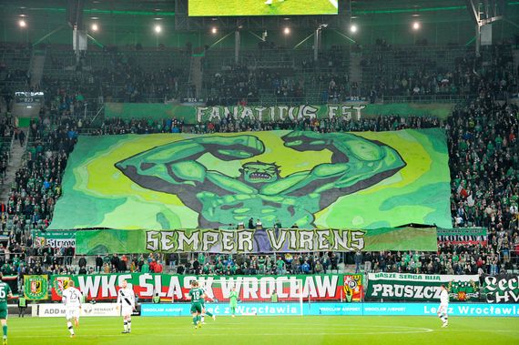 Die Hulk Choreografie der Breslau Fans.<br />Bild: legionisci.com“><figcaption>Die Hulk Choreografie der Breslau Fans.<br />Bild: legionisci.com</figcaption></figure>
            </div>

                    </article>

                <section class=