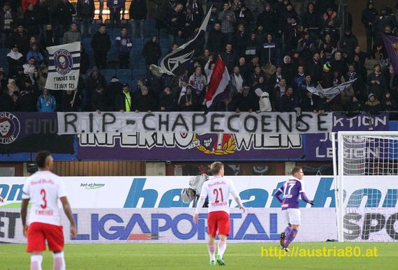 Spruchband der Austria Wien Fans.<br />Bild. Austria80.at“><figcaption>Spruchband der Austria Wien Fans.<br />Bild. Austria80.at</figcaption></figure>
            </div>

                    </article>

                <section class=