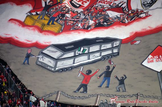 Der Busangriff vom Rasthof Siegburg auf der Geburtstagsblockfahne. Bild: RoteBoecke.de
