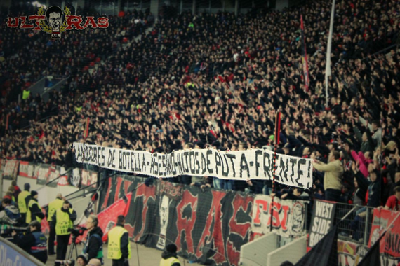 Spruchband der Ultras Leverkusen gegen Frente.<br />Bild: Ultras-Leverkusen.de”><figcaption>Spruchband der Ultras Leverkusen gegen Frente.<br />Bild: Ultras-Leverkusen.de</figcaption></figure>
<figure><img decoding=