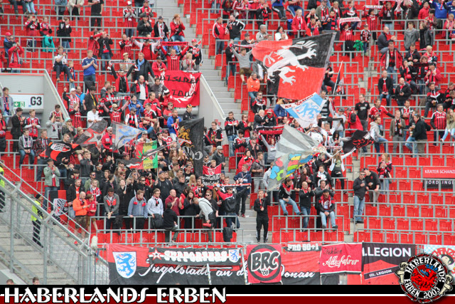 Die Ingolstadt Fans zum Ende letzter Saison beim Auswärtsspiel in Leverkusen.<br />Bild: Haberlands-Erben.de”><figcaption>Die Ingolstadt Fans zum Ende letzter Saison beim Auswärtsspiel in Leverkusen.<br />Bild: Haberlands-Erben.de</figcaption></figure>
                </div>
                
                <!-- YouTube (Meta-Feld) -->
                
            </div>
        </article>

                <script>
        (function() {
            var root = document.querySelector('.ff-single-news-gallery');
            if (!root) return;
            var slides = root.querySelectorAll('.ff-single-news-gallery-slide');
            var dots = root.querySelectorAll('.ff-single-news-gallery-dot');
            var prev = root.querySelector('.ff-single-news-gallery-prev');
            var next = root.querySelector('.ff-single-news-gallery-next');
            var n = slides.length;
            if (n < 2) return;
            var i = 0;
            function closeAllImgInfo() {
                root.querySelectorAll('.ff-fv-img-info-host.is-info-open').forEach(function(host) {
                    host.classList.remove('is-info-open');
                    var b = host.querySelector('.ff-fv-img-info-btn');
                    var p = host.querySelector('.ff-fv-img-info-panel');
                    if (b) b.setAttribute('aria-expanded', 'false');
                    if (p) p.setAttribute('aria-hidden', 'true');
                });
            }
            function show(idx) {
                closeAllImgInfo();
                i = ((idx % n) + n) % n;
                for (var s = 0; s < n; s++) {
                    if (s === i) slides[s].removeAttribute('hidden'); else slides[s].setAttribute('hidden', '');
                }
                for (var s = 0; s < dots.length; s++) {
                    dots[s].classList.toggle('is-active', s === i);
                    dots[s].setAttribute('aria-selected', s === i ? 'true' : 'false');
                }
            }
            if (prev) prev.addEventListener('click', function() { show(i - 1); });
            if (next) next.addEventListener('click', function() { show(i + 1); });
            for (var d = 0; d < dots.length; d++) {
                (function(di) { dots[di].addEventListener('click', function() { show(di); }); })(d);
            }
        })();
        </script>
        
        <!-- Kommentare -->
                <section class=