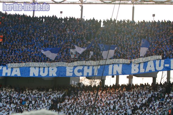 Spruchband der Hertha BSC Fans in Leipzig.<br />Bild: hertha-inside.de”><figcaption>Spruchband der Hertha BSC Fans in Leipzig.<br />Bild: hertha-inside.de</figcaption></figure>
<figure><img decoding=