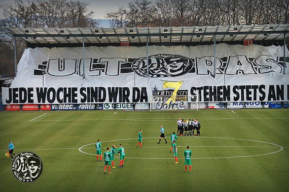 Die Choreografie der Crew Eleven.<br />Bild: creweleven.wordpress.com”><figcaption>Die Choreografie der Crew Eleven.<br />Bild: creweleven.wordpress.com</figcaption></figure>
<figure><img decoding=