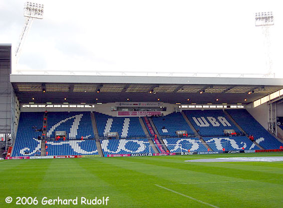 Hier auf dem Smethwick End will der Club Safe Standing Stehplätze einführen.<br />Bild: Gerhard Rudolf“><figcaption>Hier auf dem Smethwick End will der Club Safe Standing Stehplätze einführen.<br />Bild: Gerhard Rudolf</figcaption></figure>
            </div>

                    </article>

                <section class=