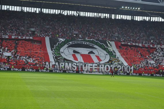 Platz 1: 11.307 von 64.281 Stimmen erhielt diese Choreografie der Fortuna Düsseldorf Fans.<br />Bild: spvgg-fuerth.com”><figcaption>Platz 1: 11.307 von 64.281 Stimmen erhielt diese Choreografie der Fortuna Düsseldorf Fans.<br />Bild: spvgg-fuerth.com</figcaption></figure>
<figure><img decoding=