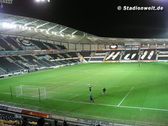 Die Fans von Hull City rufen zum Boykott des FA Cup Spiels gegen Swansea City auf, sodass das Stadion möglichst leer bleiben soll.<br />Bild: Stadionwelt“><figcaption>Die Fans von Hull City rufen zum Boykott des FA Cup Spiels gegen Swansea City auf, sodass das Stadion möglichst leer bleiben soll.<br />Bild: Stadionwelt</figcaption></figure>
            </div>

                    </article>

                <section class=