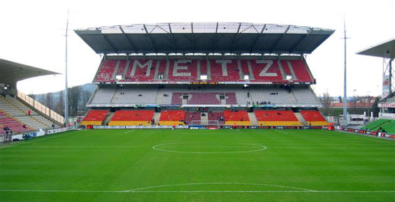 Das Heimspiel gegen Lyon wird vor leeren Rängen wiederholt.<br />Bild: Gerhard Rudolf“><figcaption>Das Heimspiel gegen Lyon wird vor leeren Rängen wiederholt.<br />Bild: Gerhard Rudolf</figcaption></figure>
            </div>

                    </article>

                <section class=