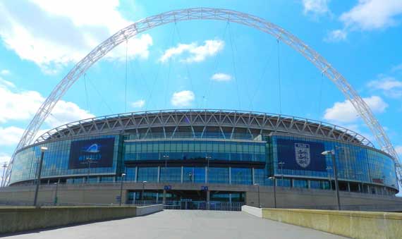 Die Football Supporters Federation konnte durch ihr Engagement 7000 zusätzliche Finaltickets im Wembley Stadion für die Fans bewirken. <br />Bild: Werner Meyer“><figcaption>Die Football Supporters Federation konnte durch ihr Engagement 7000 zusätzliche Finaltickets im Wembley Stadion für die Fans bewirken. <br />Bild: Werner Meyer</figcaption></figure>
            </div>

                    </article>

                <section class=
