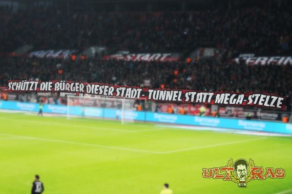 Dieses Spruchband wurde von Bayer Leverkusen verboten.<br />Bild: Ultras-Leverkusen.de”><figcaption>Dieses Spruchband wurde von Bayer Leverkusen verboten.<br />Bild: Ultras-Leverkusen.de</figcaption></figure>
                </div>
                
                <!-- YouTube (Meta-Feld) -->
                
            </div>
        </article>

                <script>
        (function() {
            var root = document.querySelector('.ff-single-news-gallery');
            if (!root) return;
            var slides = root.querySelectorAll('.ff-single-news-gallery-slide');
            var dots = root.querySelectorAll('.ff-single-news-gallery-dot');
            var prev = root.querySelector('.ff-single-news-gallery-prev');
            var next = root.querySelector('.ff-single-news-gallery-next');
            var n = slides.length;
            if (n < 2) return;
            var i = 0;
            function closeAllImgInfo() {
                root.querySelectorAll('.ff-fv-img-info-host.is-info-open').forEach(function(host) {
                    host.classList.remove('is-info-open');
                    var b = host.querySelector('.ff-fv-img-info-btn');
                    var p = host.querySelector('.ff-fv-img-info-panel');
                    if (b) b.setAttribute('aria-expanded', 'false');
                    if (p) p.setAttribute('aria-hidden', 'true');
                });
            }
            function show(idx) {
                closeAllImgInfo();
                i = ((idx % n) + n) % n;
                for (var s = 0; s < n; s++) {
                    if (s === i) slides[s].removeAttribute('hidden'); else slides[s].setAttribute('hidden', '');
                }
                for (var s = 0; s < dots.length; s++) {
                    dots[s].classList.toggle('is-active', s === i);
                    dots[s].setAttribute('aria-selected', s === i ? 'true' : 'false');
                }
            }
            if (prev) prev.addEventListener('click', function() { show(i - 1); });
            if (next) next.addEventListener('click', function() { show(i + 1); });
            for (var d = 0; d < dots.length; d++) {
                (function(di) { dots[di].addEventListener('click', function() { show(di); }); })(d);
            }
        })();
        </script>
        
        <!-- Kommentare -->
                <section class=