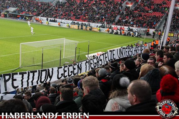 Dieses eigentlich harmlose Spruchband könnte für neuen Gesprächsstoff in Leverkusen sorgen. Bild: Haberlands-Erben.de
