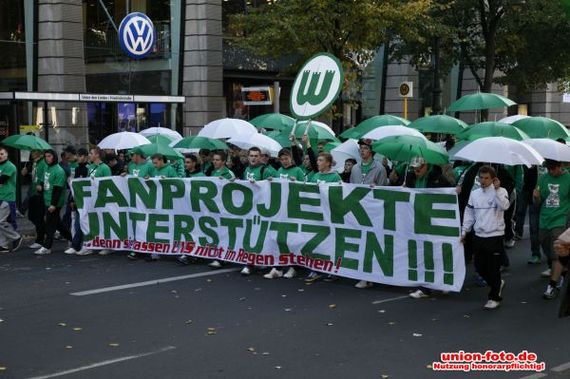 Wolfsburger Fans forderten bereits auf der Fandemo 2010 mehr Unterstützung für Fanprojekte. Bild: Union-Foto.de