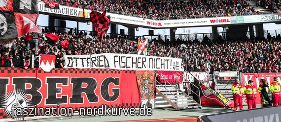 Spruchband der Ultras Nürnberg vor der Fahnenpräsentation. Bild: Faszination-Nordkurve.de