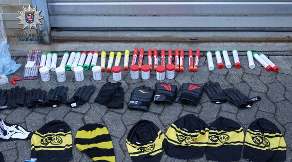Die durch die Polizei sichergestellten Gegenstände.<br />Bild: Polizeipräsidium Südhessen”><figcaption>Die durch die Polizei sichergestellten Gegenstände.<br />Bild: Polizeipräsidium Südhessen</figcaption></figure>
                </div>
                
                <!-- YouTube (Meta-Feld) -->
                
            </div>
        </article>

                <script>
        (function() {
            var root = document.querySelector('.ff-single-news-gallery');
            if (!root) return;
            var slides = root.querySelectorAll('.ff-single-news-gallery-slide');
            var dots = root.querySelectorAll('.ff-single-news-gallery-dot');
            var prev = root.querySelector('.ff-single-news-gallery-prev');
            var next = root.querySelector('.ff-single-news-gallery-next');
            var n = slides.length;
            if (n < 2) return;
            var i = 0;
            function closeAllImgInfo() {
                root.querySelectorAll('.ff-fv-img-info-host.is-info-open').forEach(function(host) {
                    host.classList.remove('is-info-open');
                    var b = host.querySelector('.ff-fv-img-info-btn');
                    var p = host.querySelector('.ff-fv-img-info-panel');
                    if (b) b.setAttribute('aria-expanded', 'false');
                    if (p) p.setAttribute('aria-hidden', 'true');
                });
            }
            function show(idx) {
                closeAllImgInfo();
                i = ((idx % n) + n) % n;
                for (var s = 0; s < n; s++) {
                    if (s === i) slides[s].removeAttribute('hidden'); else slides[s].setAttribute('hidden', '');
                }
                for (var s = 0; s < dots.length; s++) {
                    dots[s].classList.toggle('is-active', s === i);
                    dots[s].setAttribute('aria-selected', s === i ? 'true' : 'false');
                }
            }
            if (prev) prev.addEventListener('click', function() { show(i - 1); });
            if (next) next.addEventListener('click', function() { show(i + 1); });
            for (var d = 0; d < dots.length; d++) {
                (function(di) { dots[di].addEventListener('click', function() { show(di); }); })(d);
            }
        })();
        </script>
        
        <!-- Kommentare -->
                <section class=