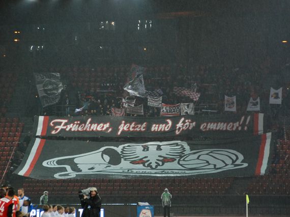 Die Szene Aarau wird Hauptsponsor des eigenen Vereins<br />Bild: GC-Zone.ch“><figcaption>Die Szene Aarau wird Hauptsponsor des eigenen Vereins<br />Bild: GC-Zone.ch</figcaption></figure>
            </div>

                    </article>

                <section class=