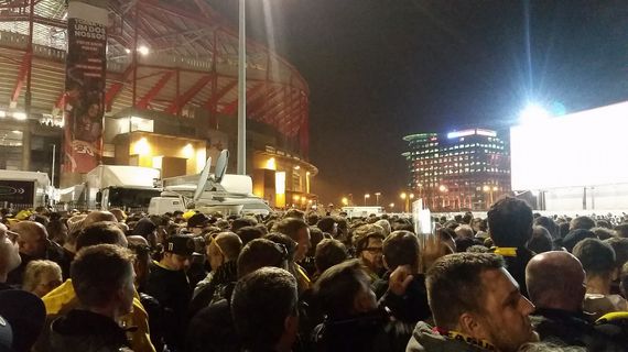 BVB-Fans warteten auch nach Anpfiff auf Einlass ins Stadion.<br />Bild: BVB-Fanabteilung.de“><figcaption>BVB-Fans warteten auch nach Anpfiff auf Einlass ins Stadion.<br />Bild: BVB-Fanabteilung.de</figcaption></figure>
            </div>

                    </article>

                <section class=