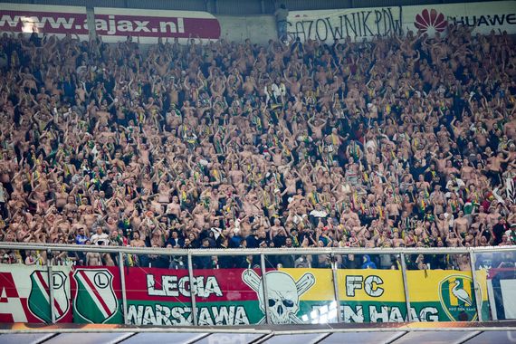 Legia und Den Haag Fans gestern in Amsterdam.<br />Bild: legionisci.com“><figcaption>Legia und Den Haag Fans gestern in Amsterdam.<br />Bild: legionisci.com</figcaption></figure>
            </div>

                    </article>

                <section class=
