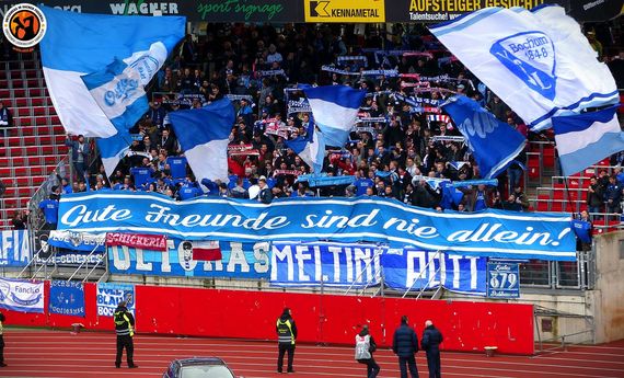 Die VfL Bochum Fans in Nürnberg.<br />Bild: Unterwegs in Sachen Fussball – www.uisf.de”><figcaption>Die VfL Bochum Fans in Nürnberg.<br />Bild: Unterwegs in Sachen Fussball – www.uisf.de</figcaption></figure>
                </div>
                
                <!-- YouTube (Meta-Feld) -->
                
            </div>
        </article>

                <script>
        (function() {
            var root = document.querySelector('.ff-single-news-gallery');
            if (!root) return;
            var slides = root.querySelectorAll('.ff-single-news-gallery-slide');
            var dots = root.querySelectorAll('.ff-single-news-gallery-dot');
            var prev = root.querySelector('.ff-single-news-gallery-prev');
            var next = root.querySelector('.ff-single-news-gallery-next');
            var n = slides.length;
            if (n < 2) return;
            var i = 0;
            function closeAllImgInfo() {
                root.querySelectorAll('.ff-fv-img-info-host.is-info-open').forEach(function(host) {
                    host.classList.remove('is-info-open');
                    var b = host.querySelector('.ff-fv-img-info-btn');
                    var p = host.querySelector('.ff-fv-img-info-panel');
                    if (b) b.setAttribute('aria-expanded', 'false');
                    if (p) p.setAttribute('aria-hidden', 'true');
                });
            }
            function show(idx) {
                closeAllImgInfo();
                i = ((idx % n) + n) % n;
                for (var s = 0; s < n; s++) {
                    if (s === i) slides[s].removeAttribute('hidden'); else slides[s].setAttribute('hidden', '');
                }
                for (var s = 0; s < dots.length; s++) {
                    dots[s].classList.toggle('is-active', s === i);
                    dots[s].setAttribute('aria-selected', s === i ? 'true' : 'false');
                }
            }
            if (prev) prev.addEventListener('click', function() { show(i - 1); });
            if (next) next.addEventListener('click', function() { show(i + 1); });
            for (var d = 0; d < dots.length; d++) {
                (function(di) { dots[di].addEventListener('click', function() { show(di); }); })(d);
            }
        })();
        </script>
        
        <!-- Kommentare -->
                <section class=