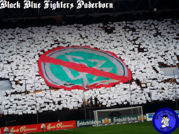 Wegen der DFB-Strafe muss der K-Block umziehen.<br />Bild: Blackbluefighters.net”><figcaption>Wegen der DFB-Strafe muss der K-Block umziehen.<br />Bild: Blackbluefighters.net</figcaption></figure>
<figure><img decoding=