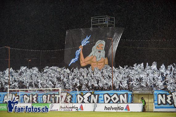 Die Choreografie der FC Luzern Fans. Bild: fcl.fan-fotos.ch