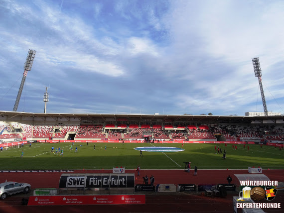 Das DFB-Sportgericht sanktionierte Vorfälle beim Heimspiel gegen den FSV Frankfurt.<br />Bild: Würzburger Expertenrunde”><figcaption>Das DFB-Sportgericht sanktionierte Vorfälle beim Heimspiel gegen den FSV Frankfurt.<br />Bild: Würzburger Expertenrunde</figcaption></figure>
                </div>
                
                <!-- YouTube (Meta-Feld) -->
                
            </div>
        </article>

                <script>
        (function() {
            var root = document.querySelector('.ff-single-news-gallery');
            if (!root) return;
            var slides = root.querySelectorAll('.ff-single-news-gallery-slide');
            var dots = root.querySelectorAll('.ff-single-news-gallery-dot');
            var prev = root.querySelector('.ff-single-news-gallery-prev');
            var next = root.querySelector('.ff-single-news-gallery-next');
            var n = slides.length;
            if (n < 2) return;
            var i = 0;
            function closeAllImgInfo() {
                root.querySelectorAll('.ff-fv-img-info-host.is-info-open').forEach(function(host) {
                    host.classList.remove('is-info-open');
                    var b = host.querySelector('.ff-fv-img-info-btn');
                    var p = host.querySelector('.ff-fv-img-info-panel');
                    if (b) b.setAttribute('aria-expanded', 'false');
                    if (p) p.setAttribute('aria-hidden', 'true');
                });
            }
            function show(idx) {
                closeAllImgInfo();
                i = ((idx % n) + n) % n;
                for (var s = 0; s < n; s++) {
                    if (s === i) slides[s].removeAttribute('hidden'); else slides[s].setAttribute('hidden', '');
                }
                for (var s = 0; s < dots.length; s++) {
                    dots[s].classList.toggle('is-active', s === i);
                    dots[s].setAttribute('aria-selected', s === i ? 'true' : 'false');
                }
            }
            if (prev) prev.addEventListener('click', function() { show(i - 1); });
            if (next) next.addEventListener('click', function() { show(i + 1); });
            for (var d = 0; d < dots.length; d++) {
                (function(di) { dots[di].addEventListener('click', function() { show(di); }); })(d);
            }
        })();
        </script>
        
        <!-- Kommentare -->
                <section class=