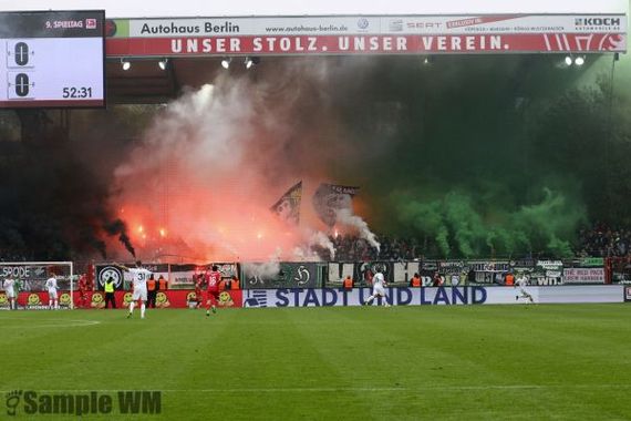Pyroshow der Hannover 96 Fans in Berlin. Bild: union-foto.de