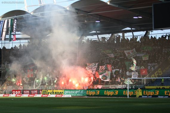 Pyroshow der Fans von Rapid Wien Bild: <a href=
