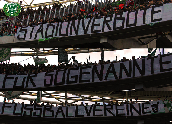 Die Ultras von Werder Bremen boykottierten das Hinspiel in Leipzig nicht.<br />Bild: Wanderer-Bremen.de”><figcaption>Die Ultras von Werder Bremen boykottierten das Hinspiel in Leipzig nicht.<br />Bild: Wanderer-Bremen.de</figcaption></figure>
                </div>
                
                <!-- YouTube (Meta-Feld) -->
                
            </div>
        </article>

                <script>
        (function() {
            var root = document.querySelector('.ff-single-news-gallery');
            if (!root) return;
            var slides = root.querySelectorAll('.ff-single-news-gallery-slide');
            var dots = root.querySelectorAll('.ff-single-news-gallery-dot');
            var prev = root.querySelector('.ff-single-news-gallery-prev');
            var next = root.querySelector('.ff-single-news-gallery-next');
            var n = slides.length;
            if (n < 2) return;
            var i = 0;
            function closeAllImgInfo() {
                root.querySelectorAll('.ff-fv-img-info-host.is-info-open').forEach(function(host) {
                    host.classList.remove('is-info-open');
                    var b = host.querySelector('.ff-fv-img-info-btn');
                    var p = host.querySelector('.ff-fv-img-info-panel');
                    if (b) b.setAttribute('aria-expanded', 'false');
                    if (p) p.setAttribute('aria-hidden', 'true');
                });
            }
            function show(idx) {
                closeAllImgInfo();
                i = ((idx % n) + n) % n;
                for (var s = 0; s < n; s++) {
                    if (s === i) slides[s].removeAttribute('hidden'); else slides[s].setAttribute('hidden', '');
                }
                for (var s = 0; s < dots.length; s++) {
                    dots[s].classList.toggle('is-active', s === i);
                    dots[s].setAttribute('aria-selected', s === i ? 'true' : 'false');
                }
            }
            if (prev) prev.addEventListener('click', function() { show(i - 1); });
            if (next) next.addEventListener('click', function() { show(i + 1); });
            for (var d = 0; d < dots.length; d++) {
                (function(di) { dots[di].addEventListener('click', function() { show(di); }); })(d);
            }
        })();
        </script>
        
        <!-- Kommentare -->
                <section class=