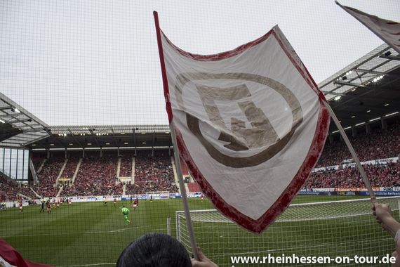 Der Q-Block Mainz ruft zum Support der Amateure auf. <br />Bild: www.rheinhessen-on-tour.de”><figcaption>Der Q-Block Mainz ruft zum Support der Amateure auf. <br />Bild: www.rheinhessen-on-tour.de</figcaption></figure>
                </div>
                
                <!-- YouTube (Meta-Feld) -->
                
            </div>
        </article>

                <script>
        (function() {
            var root = document.querySelector('.ff-single-news-gallery');
            if (!root) return;
            var slides = root.querySelectorAll('.ff-single-news-gallery-slide');
            var dots = root.querySelectorAll('.ff-single-news-gallery-dot');
            var prev = root.querySelector('.ff-single-news-gallery-prev');
            var next = root.querySelector('.ff-single-news-gallery-next');
            var n = slides.length;
            if (n < 2) return;
            var i = 0;
            function closeAllImgInfo() {
                root.querySelectorAll('.ff-fv-img-info-host.is-info-open').forEach(function(host) {
                    host.classList.remove('is-info-open');
                    var b = host.querySelector('.ff-fv-img-info-btn');
                    var p = host.querySelector('.ff-fv-img-info-panel');
                    if (b) b.setAttribute('aria-expanded', 'false');
                    if (p) p.setAttribute('aria-hidden', 'true');
                });
            }
            function show(idx) {
                closeAllImgInfo();
                i = ((idx % n) + n) % n;
                for (var s = 0; s < n; s++) {
                    if (s === i) slides[s].removeAttribute('hidden'); else slides[s].setAttribute('hidden', '');
                }
                for (var s = 0; s < dots.length; s++) {
                    dots[s].classList.toggle('is-active', s === i);
                    dots[s].setAttribute('aria-selected', s === i ? 'true' : 'false');
                }
            }
            if (prev) prev.addEventListener('click', function() { show(i - 1); });
            if (next) next.addEventListener('click', function() { show(i + 1); });
            for (var d = 0; d < dots.length; d++) {
                (function(di) { dots[di].addEventListener('click', function() { show(di); }); })(d);
            }
        })();
        </script>
        
        <!-- Kommentare -->
                <section class=