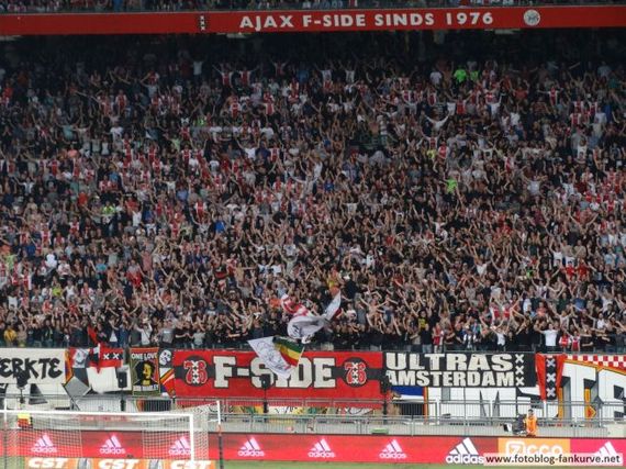 Ajax Amsterdam geht konsequent gegen den Schwarzmarkthandel von Eintrittskarten vor.<br />Bild: fotoblog-fankurve.net“><figcaption>Ajax Amsterdam geht konsequent gegen den Schwarzmarkthandel von Eintrittskarten vor.<br />Bild: fotoblog-fankurve.net</figcaption></figure>
            </div>

                    </article>

                <section class=