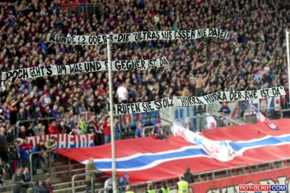 Spruchband der WSV-Fans.<br />Bild: Rot-Blau.com”><figcaption>Spruchband der WSV-Fans.<br />Bild: Rot-Blau.com</figcaption></figure>
<figure><img decoding=