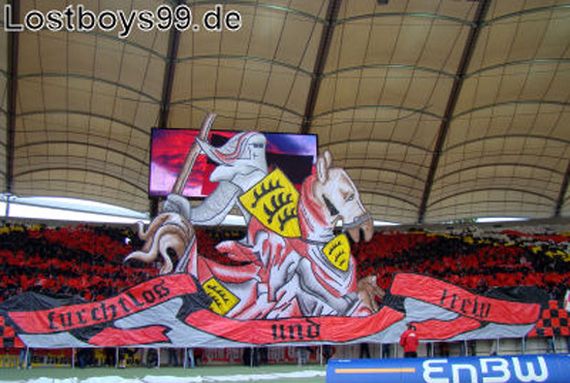 Choreografie in der Cannstatter Kurve in der Saison 2008/2009.<br />Bild: Lostboys99.de”><figcaption>Choreografie in der Cannstatter Kurve in der Saison 2008/2009.<br />Bild: Lostboys99.de</figcaption></figure>
<figure><img decoding=