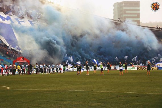 Pyroshow der Malmö FF Fans in Göteburg.<br />    <button type=