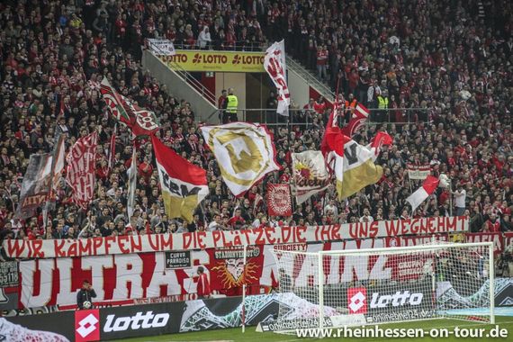 Spruchband der Mainz 05 Fans beim Heimspiel gegen RB Leipzig.<br />Bild: Rheinhessen-on-tour.de”><figcaption>Spruchband der Mainz 05 Fans beim Heimspiel gegen RB Leipzig.<br />Bild: Rheinhessen-on-tour.de</figcaption></figure>
<figure><img decoding=