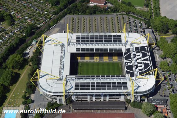 Das Spiel wird morgen im Westfalenstadion nachgeholt.<br />Bild: Euroluftbild.de”><figcaption>Das Spiel wird morgen im Westfalenstadion nachgeholt.<br />Bild: Euroluftbild.de</figcaption></figure>
                </div>
                
                <!-- YouTube (Meta-Feld) -->
                
            </div>
        </article>

                <script>
        (function() {
            var root = document.querySelector('.ff-single-news-gallery');
            if (!root) return;
            var slides = root.querySelectorAll('.ff-single-news-gallery-slide');
            var dots = root.querySelectorAll('.ff-single-news-gallery-dot');
            var prev = root.querySelector('.ff-single-news-gallery-prev');
            var next = root.querySelector('.ff-single-news-gallery-next');
            var n = slides.length;
            if (n < 2) return;
            var i = 0;
            function closeAllImgInfo() {
                root.querySelectorAll('.ff-fv-img-info-host.is-info-open').forEach(function(host) {
                    host.classList.remove('is-info-open');
                    var b = host.querySelector('.ff-fv-img-info-btn');
                    var p = host.querySelector('.ff-fv-img-info-panel');
                    if (b) b.setAttribute('aria-expanded', 'false');
                    if (p) p.setAttribute('aria-hidden', 'true');
                });
            }
            function show(idx) {
                closeAllImgInfo();
                i = ((idx % n) + n) % n;
                for (var s = 0; s < n; s++) {
                    if (s === i) slides[s].removeAttribute('hidden'); else slides[s].setAttribute('hidden', '');
                }
                for (var s = 0; s < dots.length; s++) {
                    dots[s].classList.toggle('is-active', s === i);
                    dots[s].setAttribute('aria-selected', s === i ? 'true' : 'false');
                }
            }
            if (prev) prev.addEventListener('click', function() { show(i - 1); });
            if (next) next.addEventListener('click', function() { show(i + 1); });
            for (var d = 0; d < dots.length; d++) {
                (function(di) { dots[di].addEventListener('click', function() { show(di); }); })(d);
            }
        })();
        </script>
        
        <!-- Kommentare -->
                <section class=