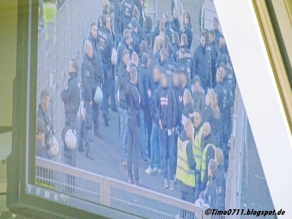 VfB Stuttgart Fans am Eingang zum Gästeblock.<br />Bild: timo0711.blogspot.de”><figcaption>VfB Stuttgart Fans am Eingang zum Gästeblock.<br />Bild: timo0711.blogspot.de</figcaption></figure>
<figure><img decoding=