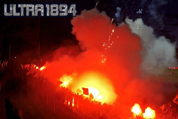 Pyroshow der KSC-Ultras in Aue. Bild: ULTRA1894.de
