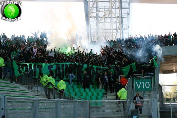 Ultras von St. Etienne gestern im Stadion.<br />Bild: furania-photos.fr“><figcaption>Ultras von St. Etienne gestern im Stadion.<br />Bild: furania-photos.fr</figcaption></figure>
            </div>

                    </article>

                <section class=