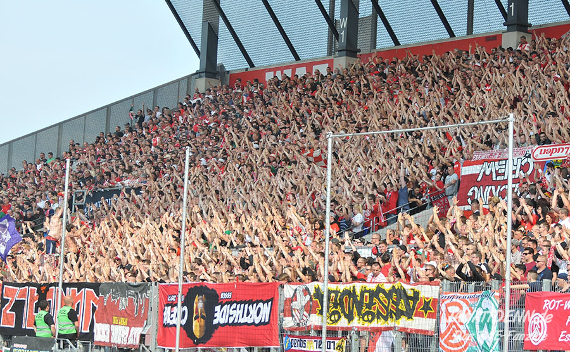 Rot-Weiss Essen steht wieder im Landespokalfinale und darf wieder im eigenen Stadion ran.<br />Bild: Jawattdenn.de”><figcaption>Rot-Weiss Essen steht wieder im Landespokalfinale und darf wieder im eigenen Stadion ran.<br />Bild: Jawattdenn.de</figcaption></figure>
                </div>
                
                <!-- YouTube (Meta-Feld) -->
                
            </div>
        </article>

                <script>
        (function() {
            var root = document.querySelector('.ff-single-news-gallery');
            if (!root) return;
            var slides = root.querySelectorAll('.ff-single-news-gallery-slide');
            var dots = root.querySelectorAll('.ff-single-news-gallery-dot');
            var prev = root.querySelector('.ff-single-news-gallery-prev');
            var next = root.querySelector('.ff-single-news-gallery-next');
            var n = slides.length;
            if (n < 2) return;
            var i = 0;
            function closeAllImgInfo() {
                root.querySelectorAll('.ff-fv-img-info-host.is-info-open').forEach(function(host) {
                    host.classList.remove('is-info-open');
                    var b = host.querySelector('.ff-fv-img-info-btn');
                    var p = host.querySelector('.ff-fv-img-info-panel');
                    if (b) b.setAttribute('aria-expanded', 'false');
                    if (p) p.setAttribute('aria-hidden', 'true');
                });
            }
            function show(idx) {
                closeAllImgInfo();
                i = ((idx % n) + n) % n;
                for (var s = 0; s < n; s++) {
                    if (s === i) slides[s].removeAttribute('hidden'); else slides[s].setAttribute('hidden', '');
                }
                for (var s = 0; s < dots.length; s++) {
                    dots[s].classList.toggle('is-active', s === i);
                    dots[s].setAttribute('aria-selected', s === i ? 'true' : 'false');
                }
            }
            if (prev) prev.addEventListener('click', function() { show(i - 1); });
            if (next) next.addEventListener('click', function() { show(i + 1); });
            for (var d = 0; d < dots.length; d++) {
                (function(di) { dots[di].addEventListener('click', function() { show(di); }); })(d);
            }
        })();
        </script>
        
        <!-- Kommentare -->
                <section class=