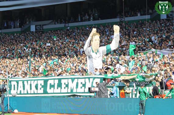 Eine von vielen Aktionen für Clemens Fritz.<br />Bild: Wanderers-Bremen.de”><figcaption>Eine von vielen Aktionen für Clemens Fritz.<br />Bild: Wanderers-Bremen.de</figcaption></figure>
<figure><img decoding=