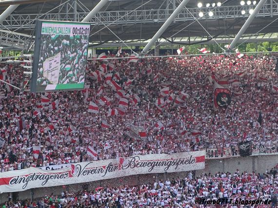 Auch beim Spiel in Hannover wurde der eingetragene Verein betont.<br />Bild: timo0711.blogspot.de”><figcaption>Auch beim Spiel in Hannover wurde der eingetragene Verein betont.<br />Bild: timo0711.blogspot.de</figcaption></figure>
                </div>
                
                <!-- YouTube (Meta-Feld) -->
                
            </div>
        </article>

                <script>
        (function() {
            var root = document.querySelector('.ff-single-news-gallery');
            if (!root) return;
            var slides = root.querySelectorAll('.ff-single-news-gallery-slide');
            var dots = root.querySelectorAll('.ff-single-news-gallery-dot');
            var prev = root.querySelector('.ff-single-news-gallery-prev');
            var next = root.querySelector('.ff-single-news-gallery-next');
            var n = slides.length;
            if (n < 2) return;
            var i = 0;
            function closeAllImgInfo() {
                root.querySelectorAll('.ff-fv-img-info-host.is-info-open').forEach(function(host) {
                    host.classList.remove('is-info-open');
                    var b = host.querySelector('.ff-fv-img-info-btn');
                    var p = host.querySelector('.ff-fv-img-info-panel');
                    if (b) b.setAttribute('aria-expanded', 'false');
                    if (p) p.setAttribute('aria-hidden', 'true');
                });
            }
            function show(idx) {
                closeAllImgInfo();
                i = ((idx % n) + n) % n;
                for (var s = 0; s < n; s++) {
                    if (s === i) slides[s].removeAttribute('hidden'); else slides[s].setAttribute('hidden', '');
                }
                for (var s = 0; s < dots.length; s++) {
                    dots[s].classList.toggle('is-active', s === i);
                    dots[s].setAttribute('aria-selected', s === i ? 'true' : 'false');
                }
            }
            if (prev) prev.addEventListener('click', function() { show(i - 1); });
            if (next) next.addEventListener('click', function() { show(i + 1); });
            for (var d = 0; d < dots.length; d++) {
                (function(di) { dots[di].addEventListener('click', function() { show(di); }); })(d);
            }
        })();
        </script>
        
        <!-- Kommentare -->
                <section class=