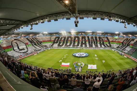 Die Zettelchoreografie der Legia Warschau Fans.<br />Bild: legionisci.com“><figcaption>Die Zettelchoreografie der Legia Warschau Fans.<br />Bild: legionisci.com</figcaption></figure>
<figure><img decoding=