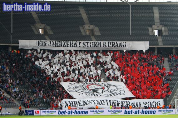 Choreografie des Farbenstadtinfernos.<br />Bild: hertha-inside.de”><figcaption>Choreografie des Farbenstadtinfernos.<br />Bild: hertha-inside.de</figcaption></figure>
<figure><img decoding=